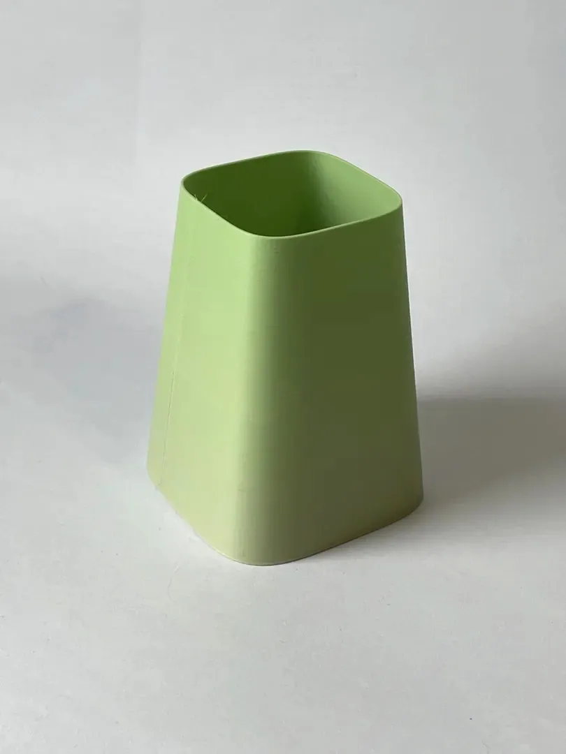 Köşeli Kalemlik – Modern Masa Düzenleyici