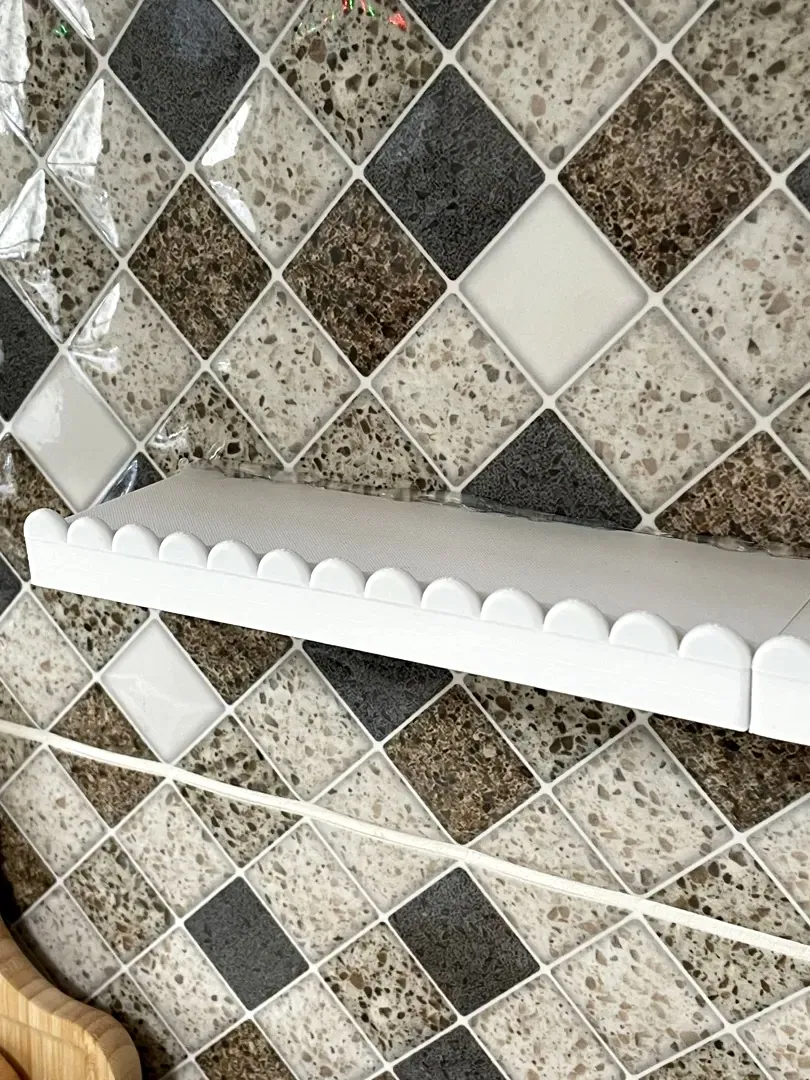 Dalgalı Kenarlı Duvar Rafı