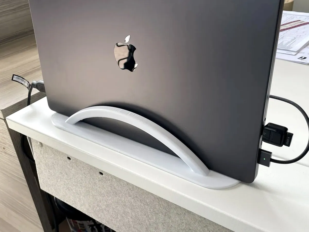 IKEA MITTZON Masa İçin Dikey Laptop Standı — gerçek baskı fotoğrafı
