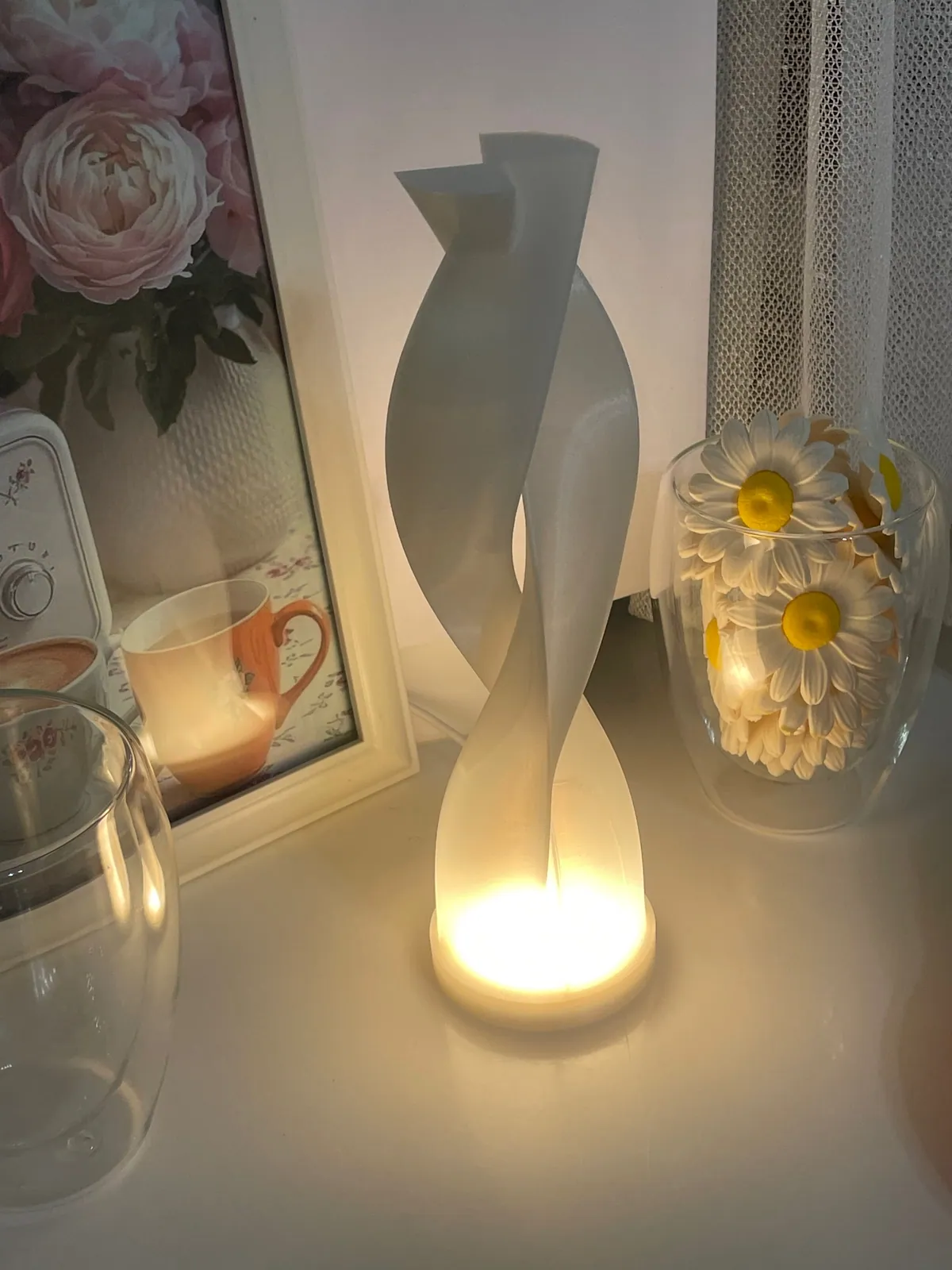 Burgulu Spiral Abajur – LED Dekor Lamba — gerçek baskı fotoğrafı