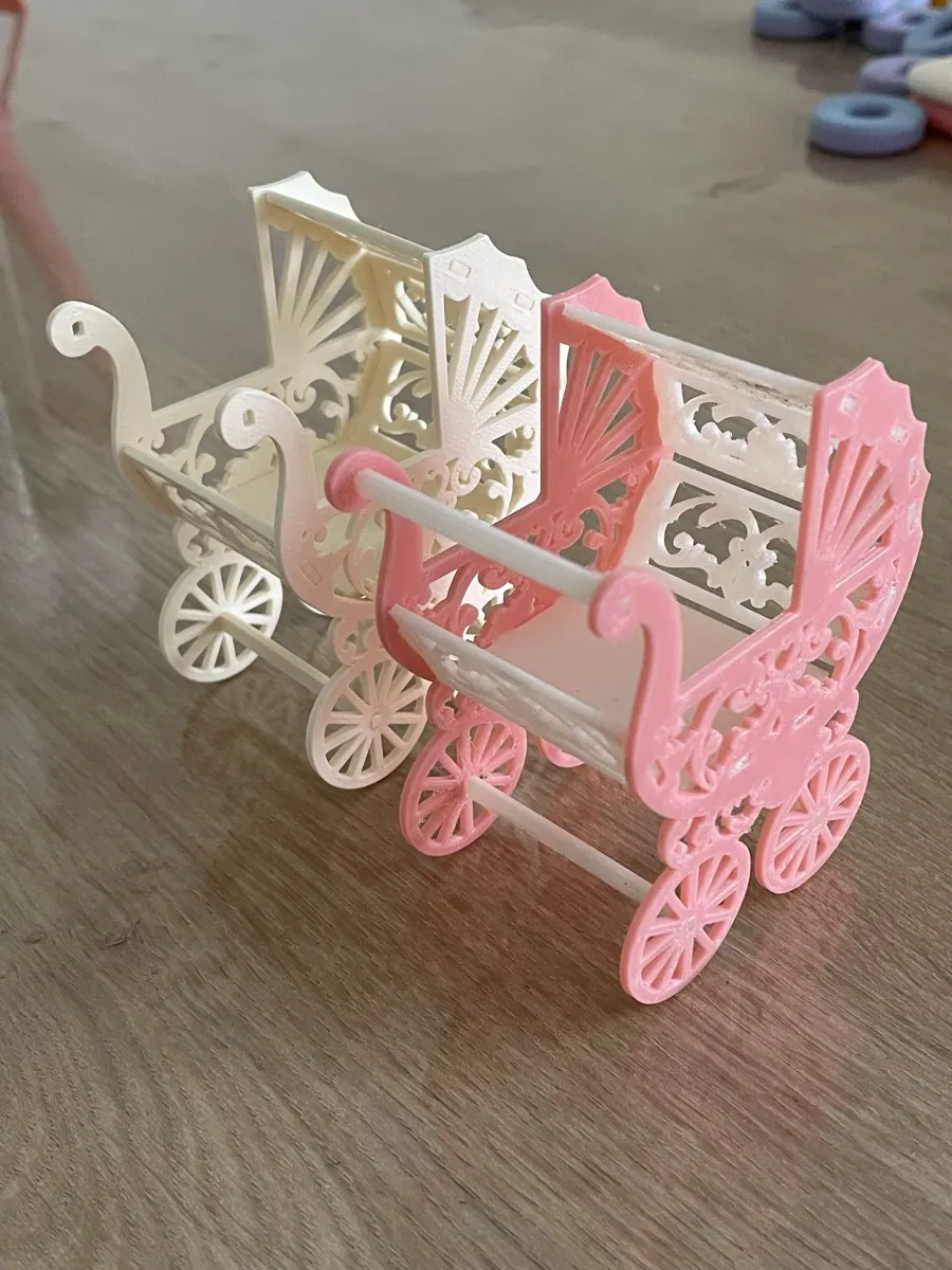 Minyatür Bebek Arabası – Yapboz Maket — gerçek baskı fotoğrafı