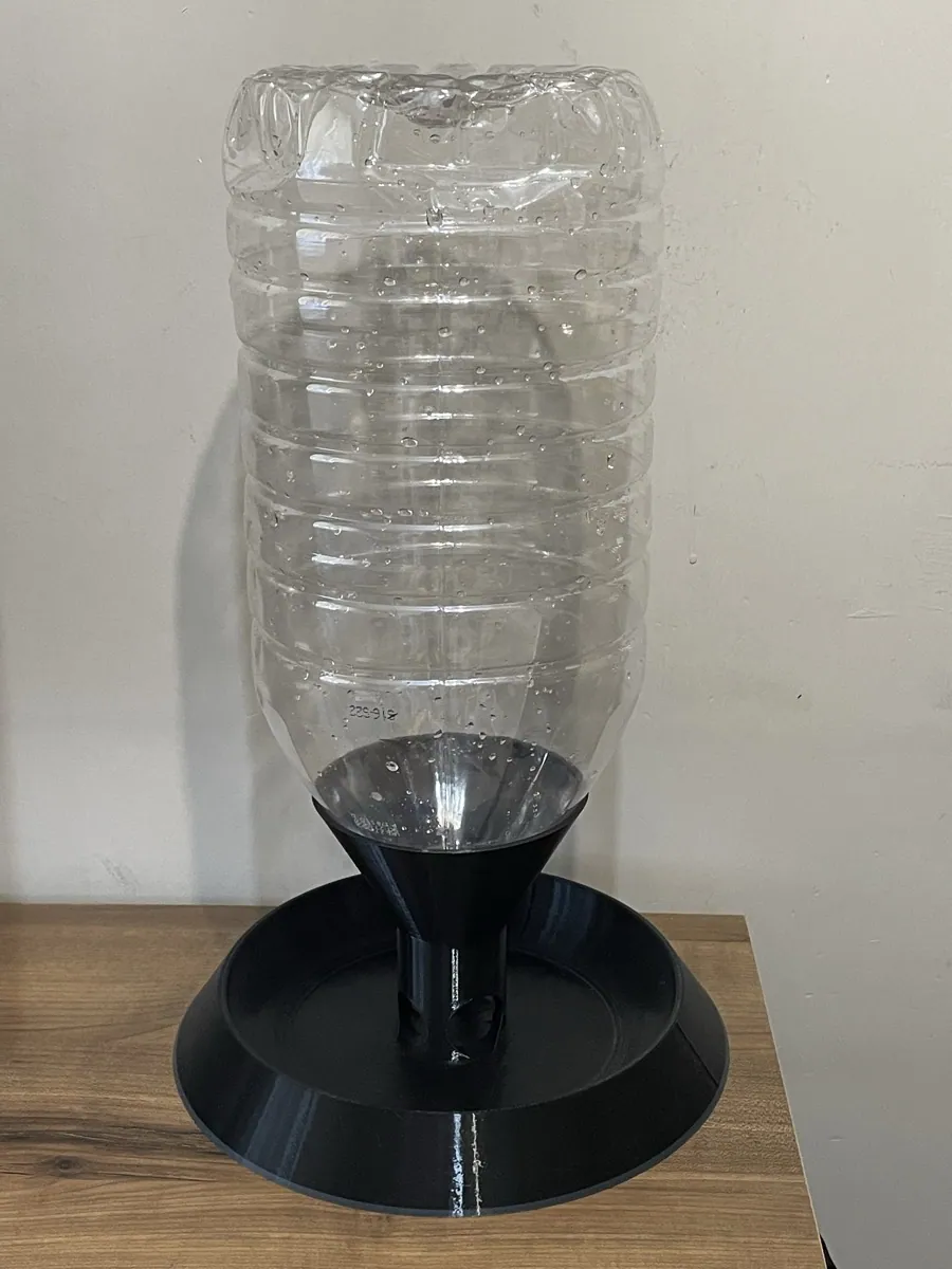 5 L Şişeli Evcil Hayvan Mama Kabı – Yerçekimli Besleyici — gerçek baskı fotoğrafı