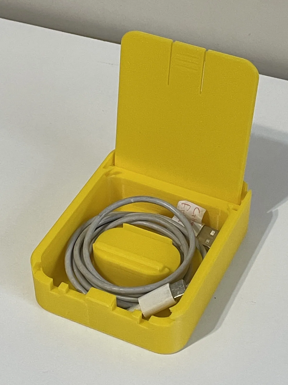CEP DOCK Kablo Kutusu ve Telefon Standı – Sürgülü Kapak — gerçek baskı fotoğrafı