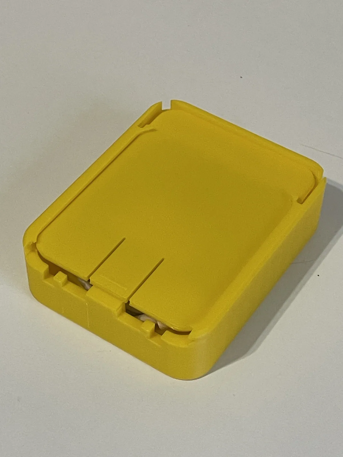 CEP DOCK Kablo Kutusu ve Telefon Standı – Sürgülü Kapak — gerçek baskı fotoğrafı