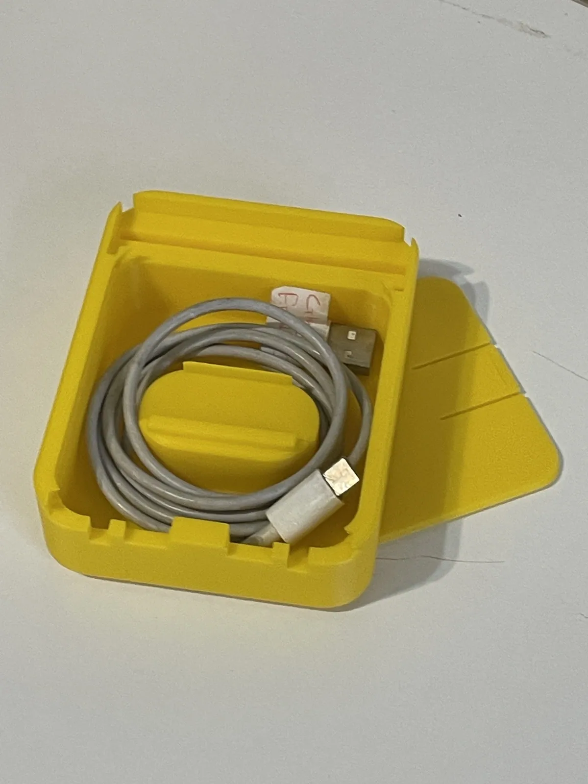 CEP DOCK Kablo Kutusu ve Telefon Standı – Sürgülü Kapak — gerçek baskı fotoğrafı