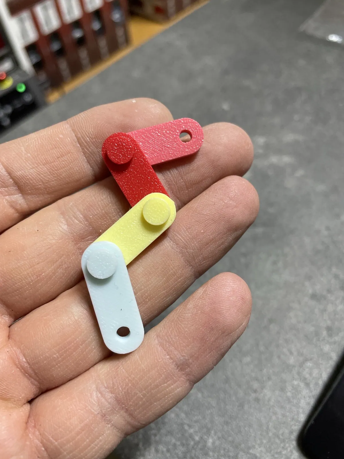 WAVE Eklemli Fidget Zincir – 4 Halkalı — gerçek baskı fotoğrafı